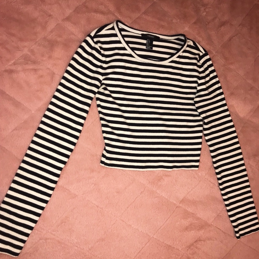 🖤Long Sleeve Crop Top🖤